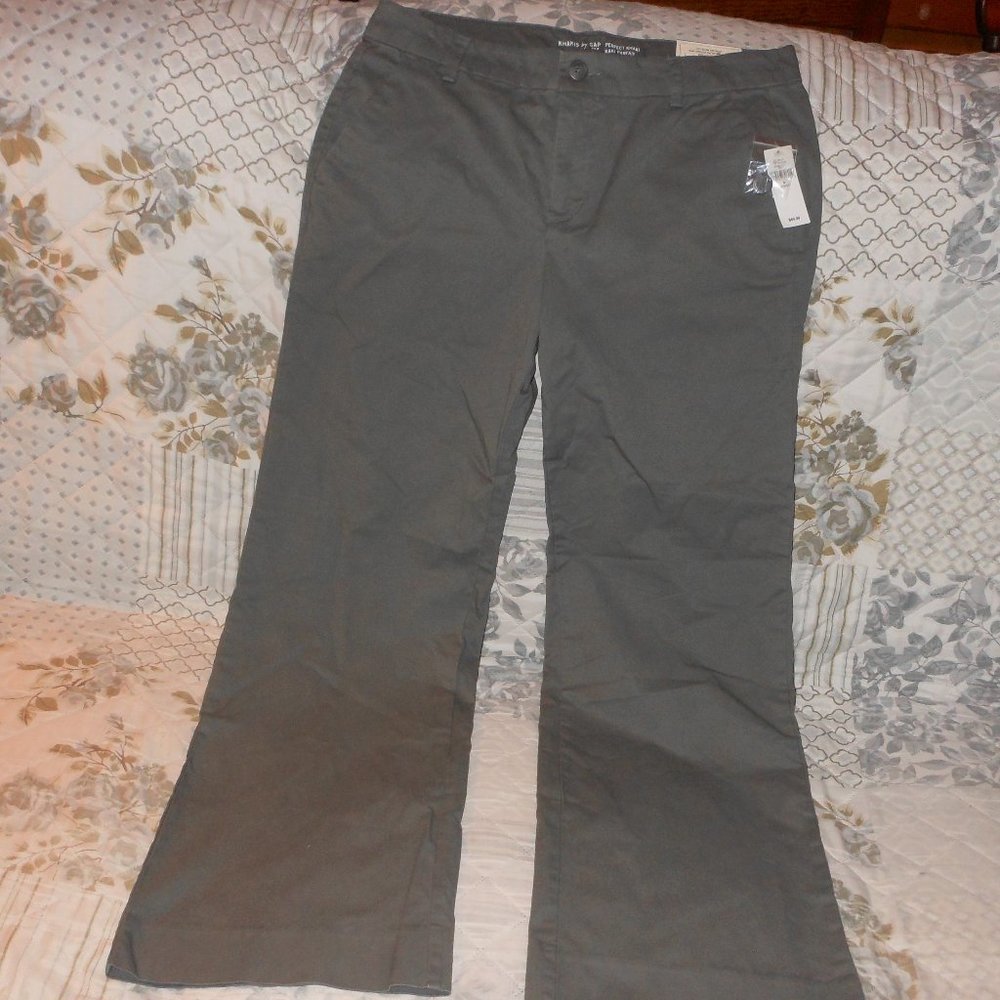 New With Tags The Gap Perfect Khaki Women`s Wide Leg Khakis Size 8 Short 32x30